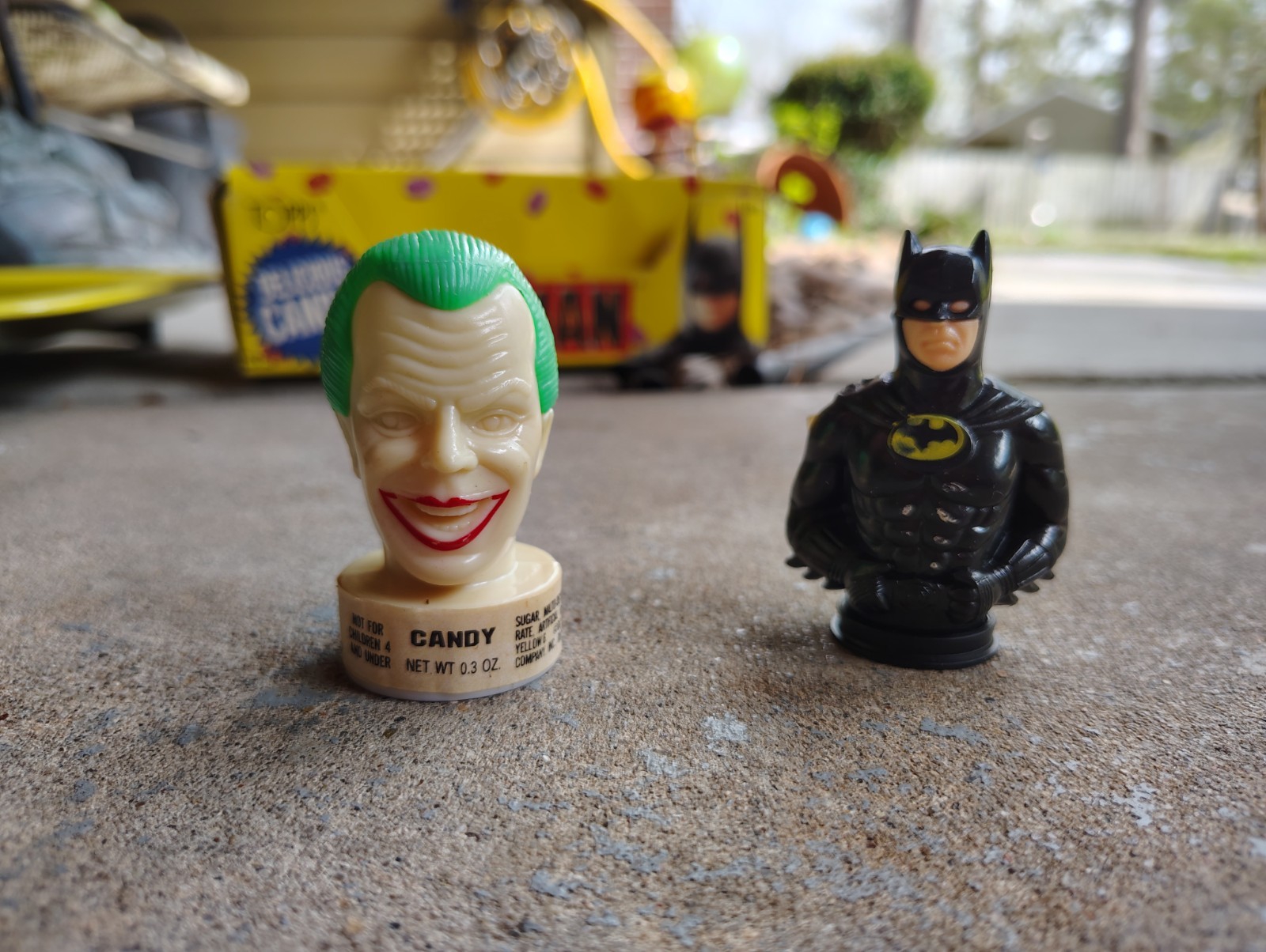 Vintage 1989 candy. Topps Batman Joker Plastic Figures open box w/ 24 packs