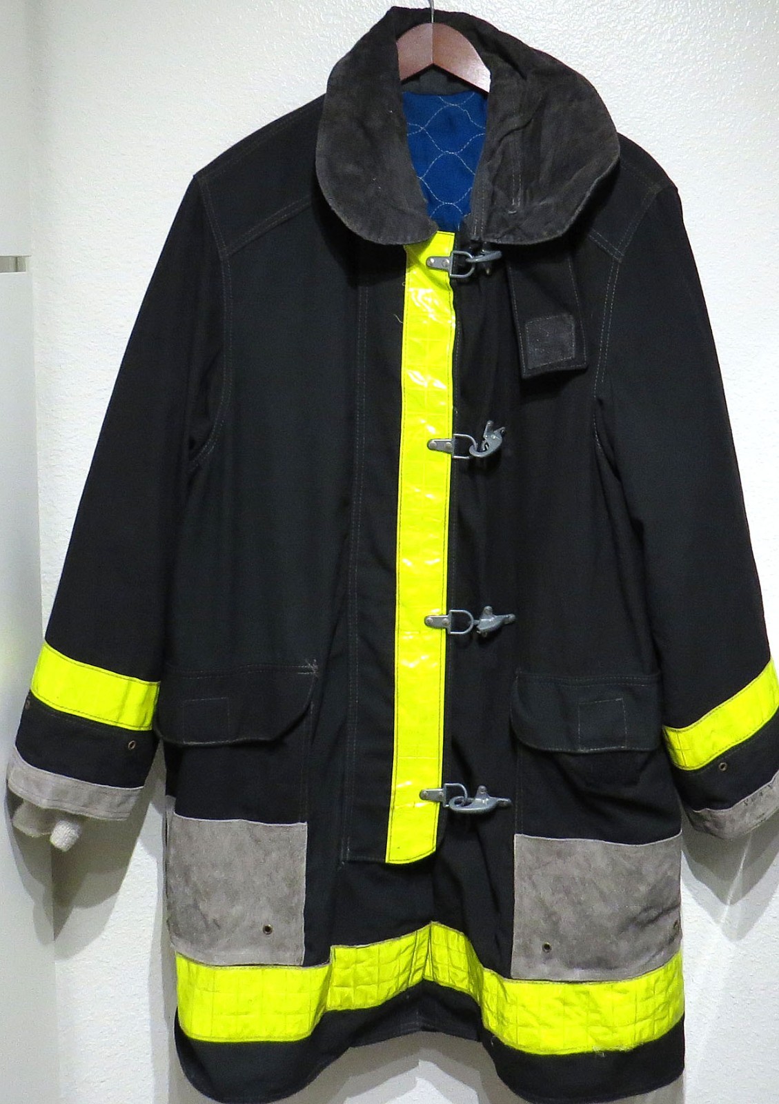vtg Cairns & Brother 1986 BLACK TURNOUT Coat MED 40 Nomex 80s Fireman Reflectors