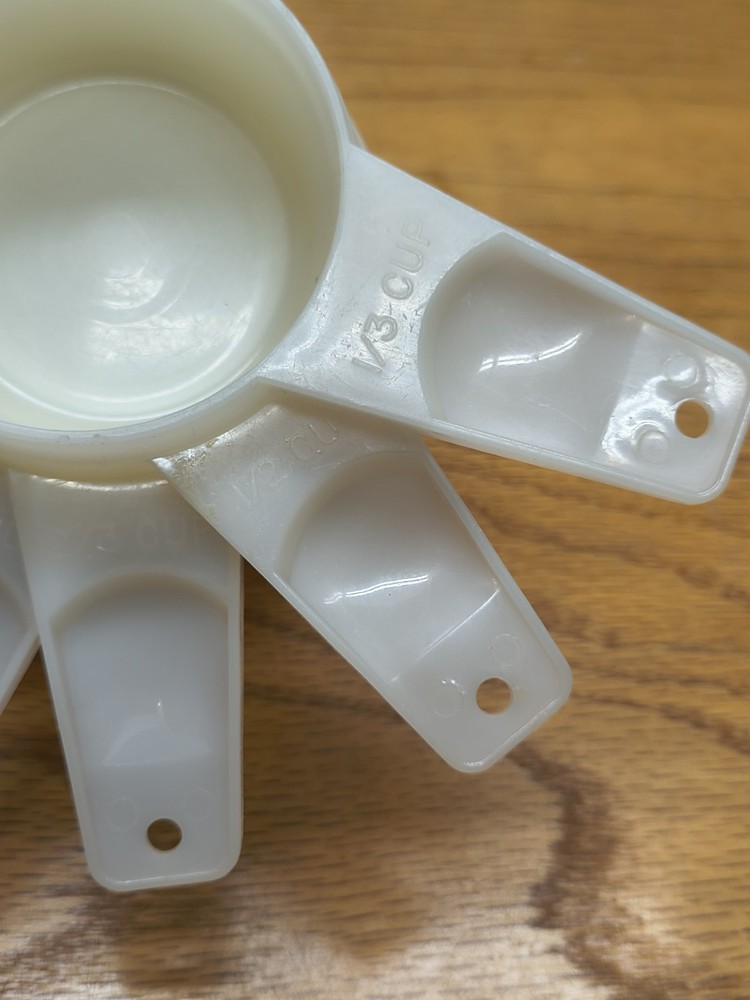 Tupperware #761 White/Translucent 5 Measuring Cup Set