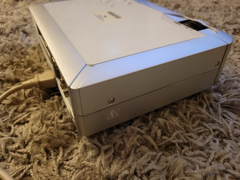 Sanyo PLC-XU73 Pro xtraX Multiverse Projector