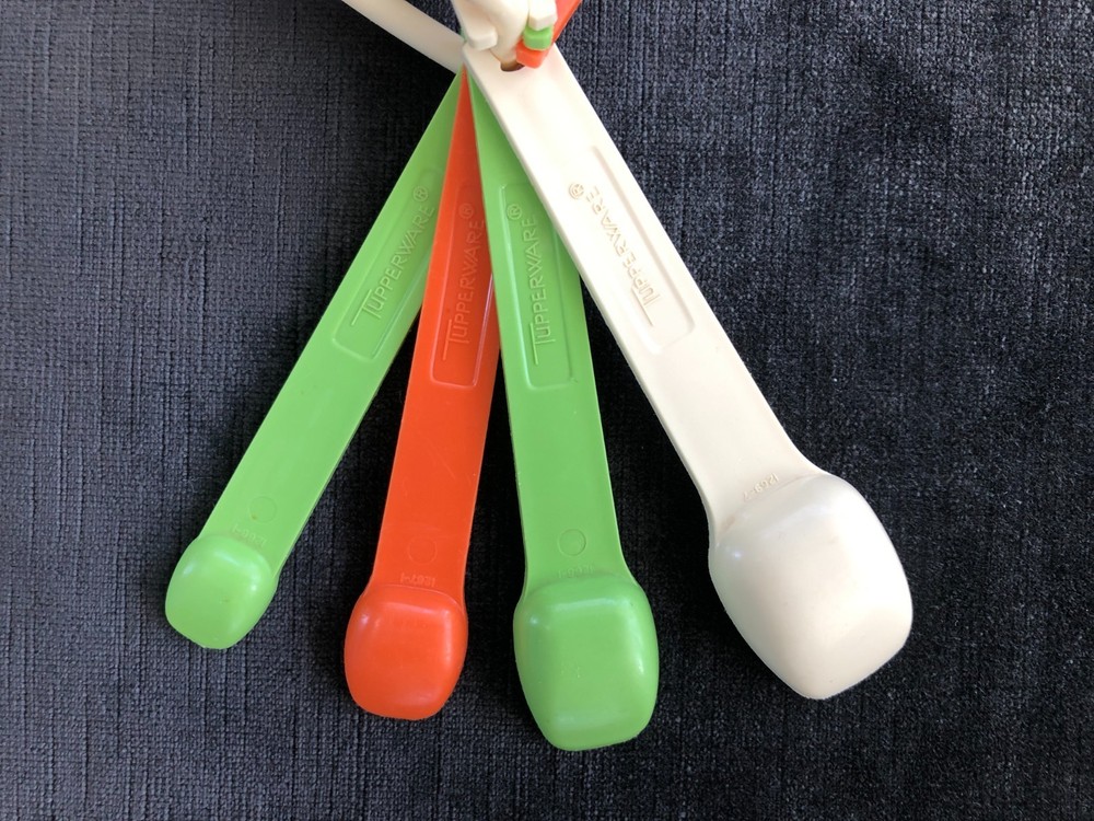 Vintage TUPPERWARE 7 Pc MEASURING SPOONS w/D Ring~COMPLETE SET~Nesting~RETRO~VGC