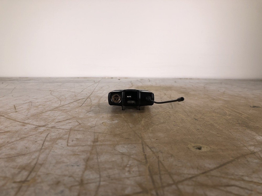 JTS R-4 TBM UHL PLL BELT PACK TRANSMITTER - (FOR PARTS)