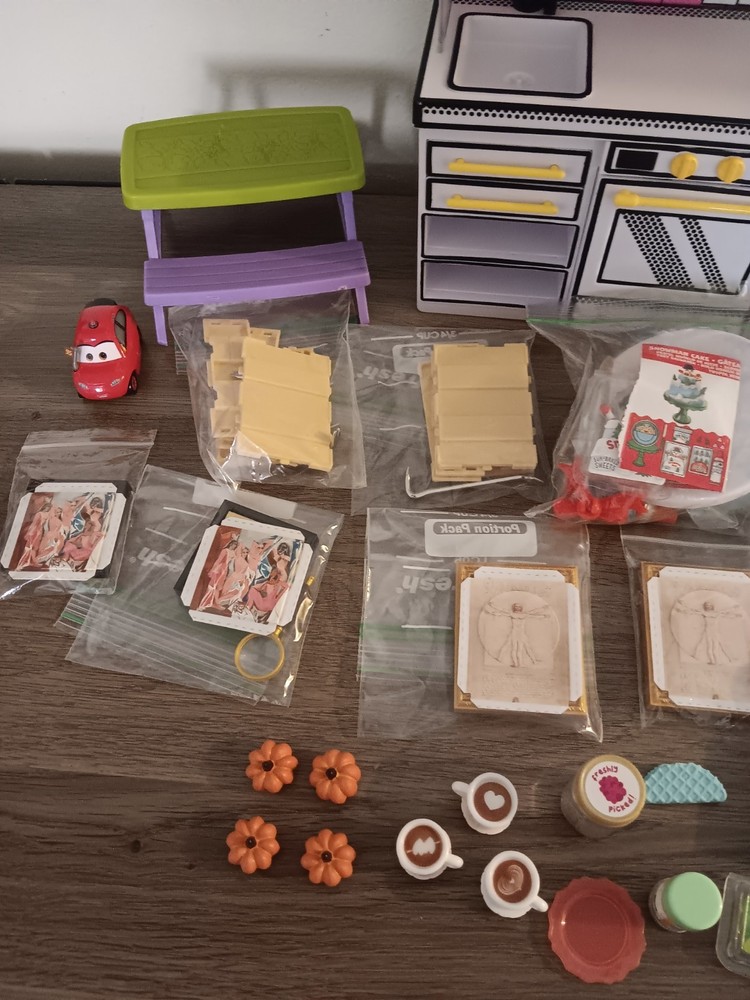 MGA's Miniverse Bundle withMake It Mini Kitchen oven