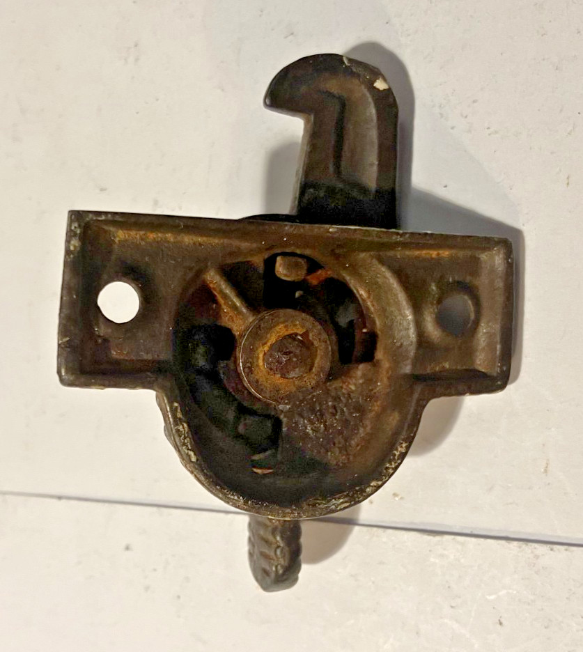 VICTORIAN DECORATIVE CAST IRON LOCKING DOOR LATCH 2" (304)