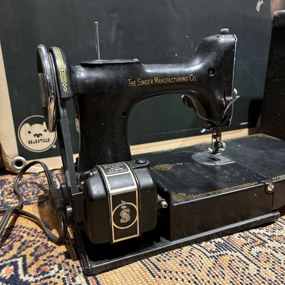 1934 Singer Featherweight School Bell Sewing Machine w/ Extras Tested & Working