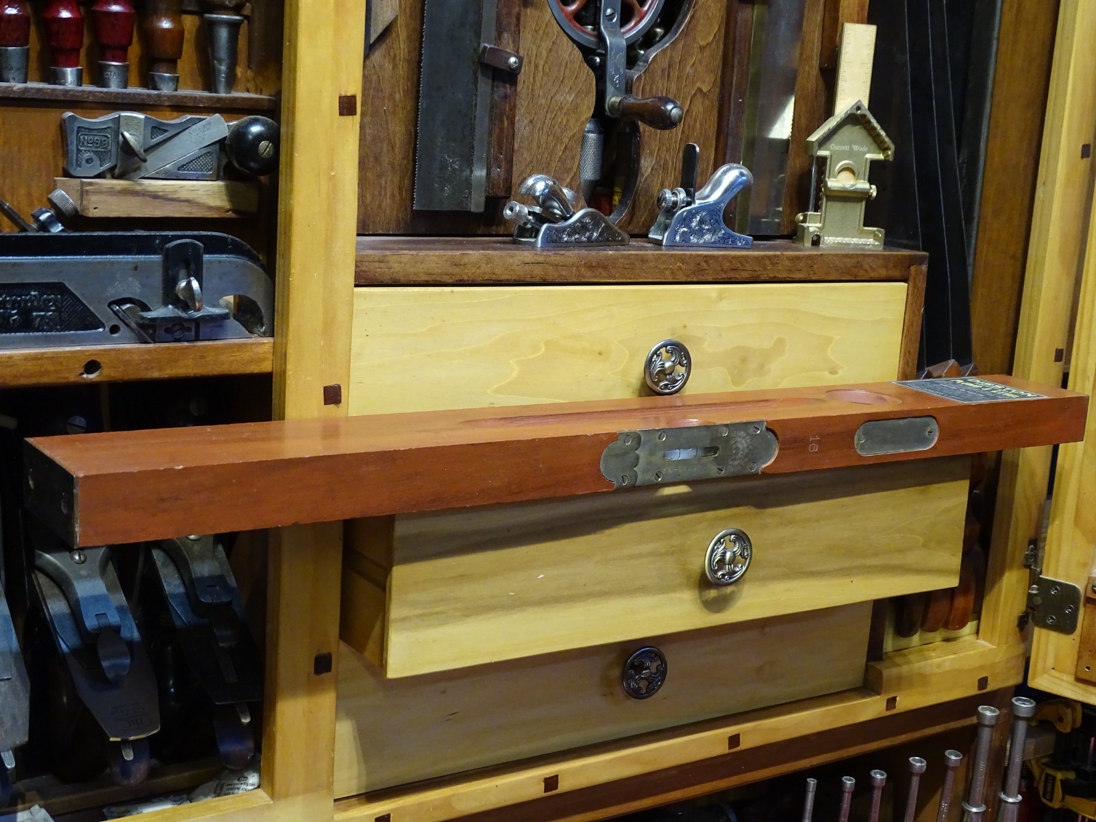 Disston 28" Plumb and Level No. 16 Adjustable, Original Finish, Paper Label