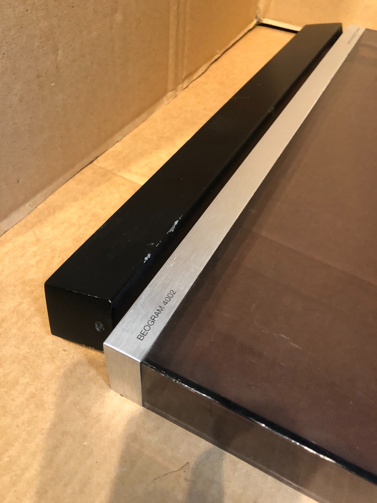 B&O 4002 turntable parting: Dust cover assembly