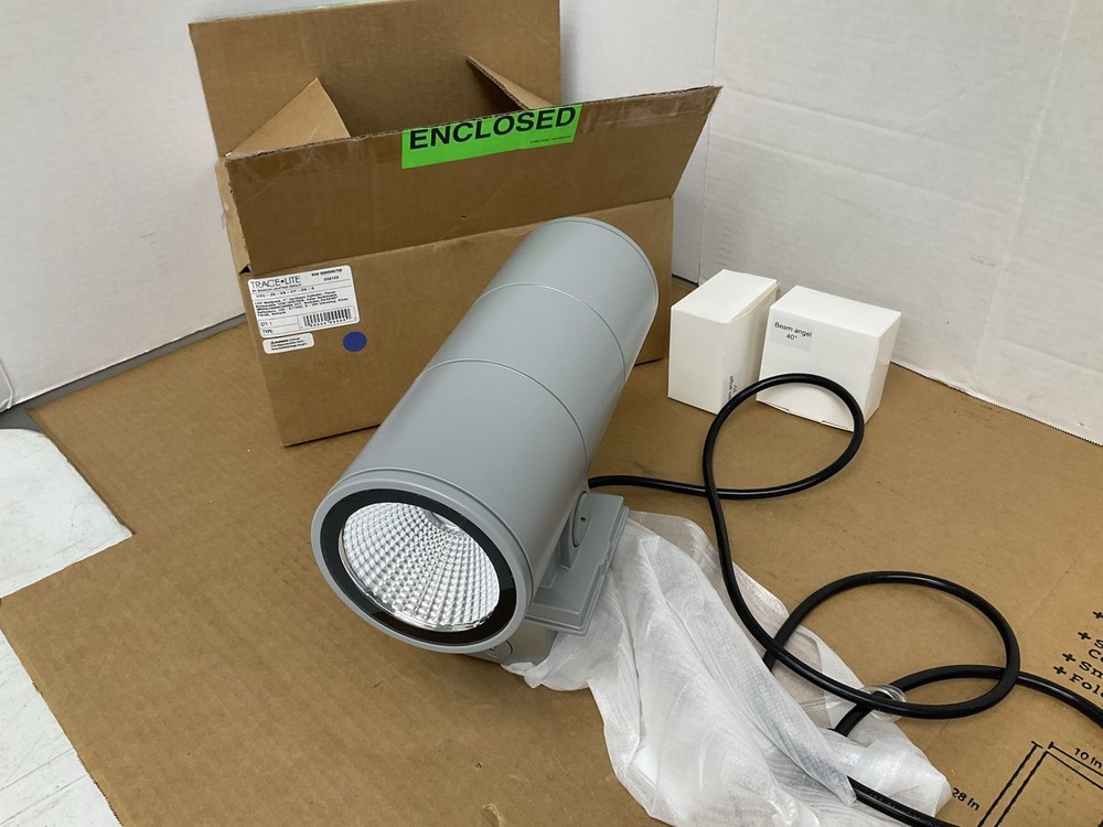 Barron Lighting UDC-20VS-CP-SV-S Field-switchable Up/Down 4″ Cylinder Wall Pack