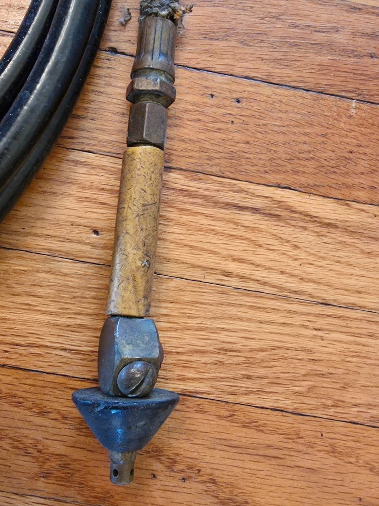 R52 coolant system cleaning / pressurizing tool