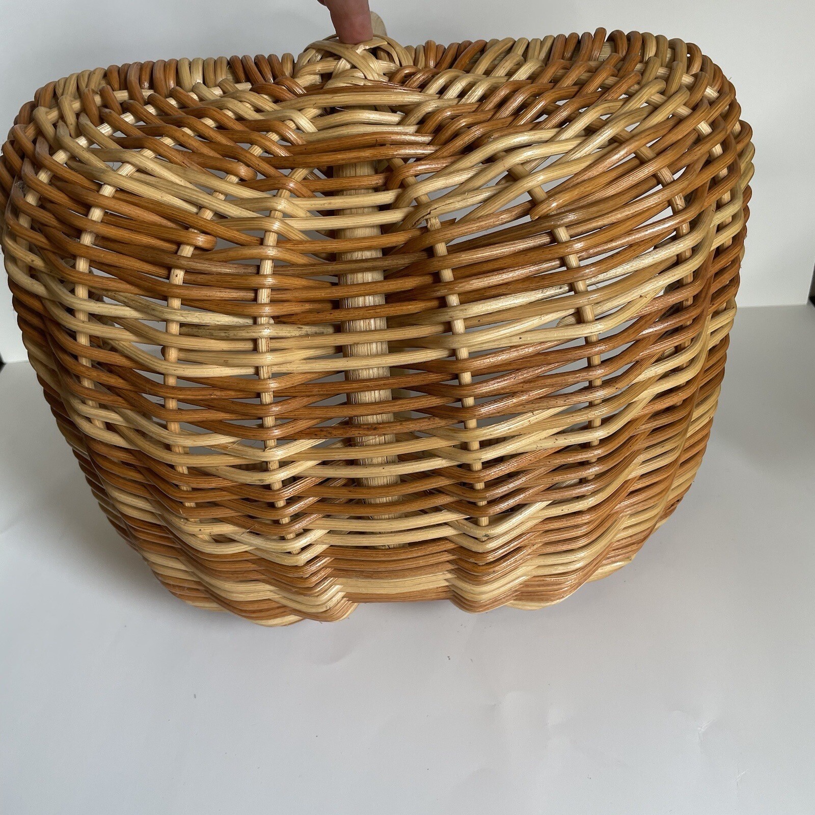 Vtg Buttocks Woven Basket Harvest Egg Gathering Country Farmhouse Primitive