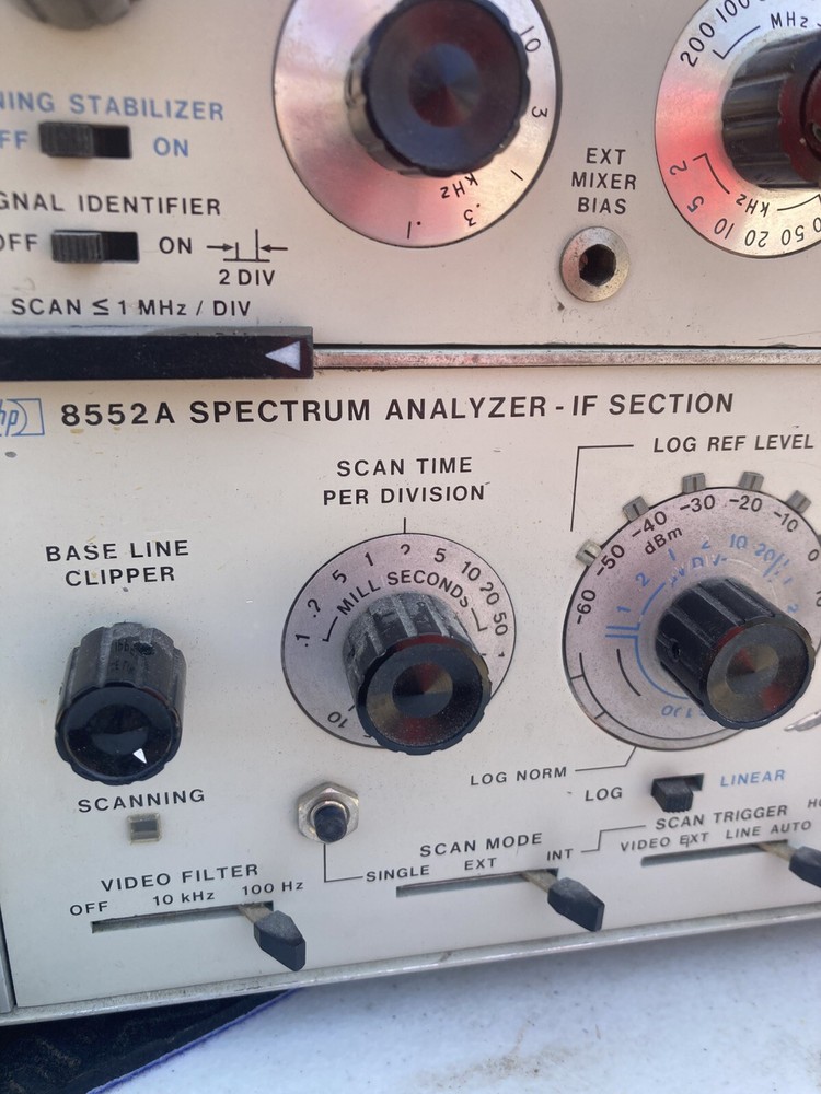 HP 140T - 8555A RF Section - 8552B IF Section. Hewlett Packard Spectrum Analyzer