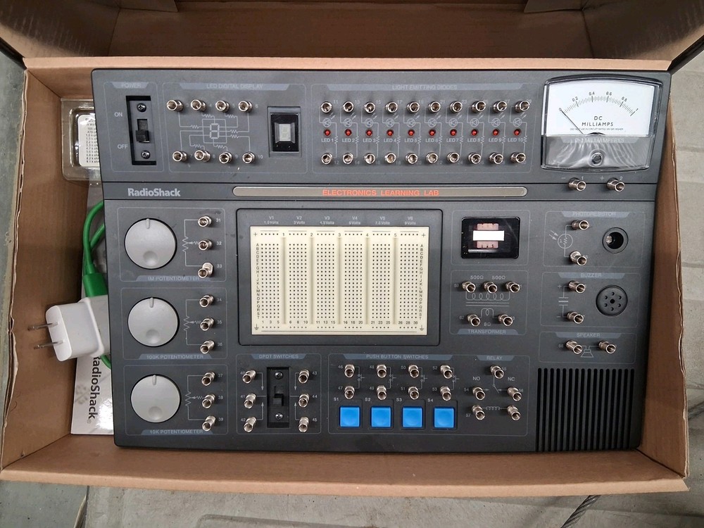 RadioShack Electronics Learning Lab Trainer Kit w/ Projects & Components