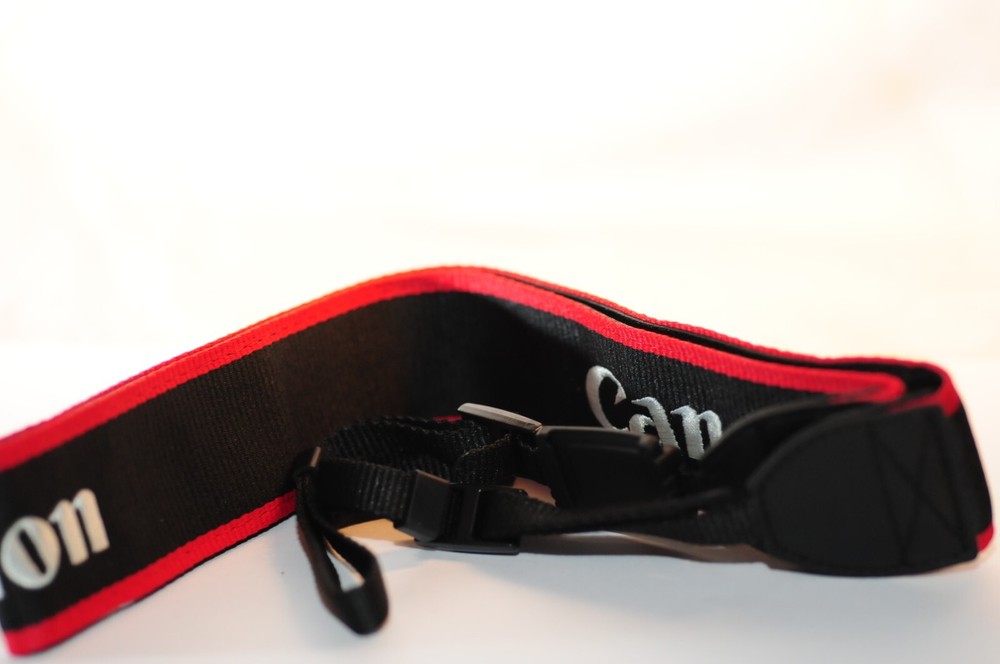 Canon EOS 7D mark II shoulder camera strap MINT