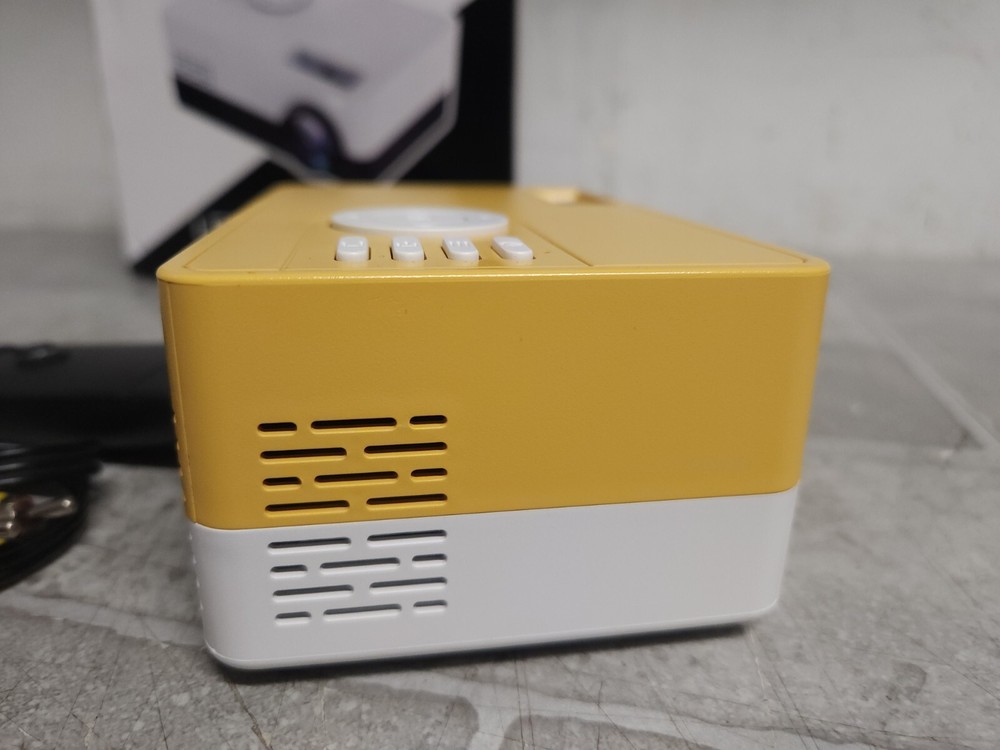 LED Mini Projector TFT LCD w/Remote