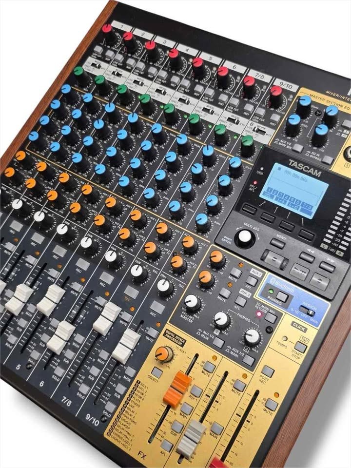 Tascam Model 12 Mixer Recorder Interface w/ Odyssey Case Powers On Clean