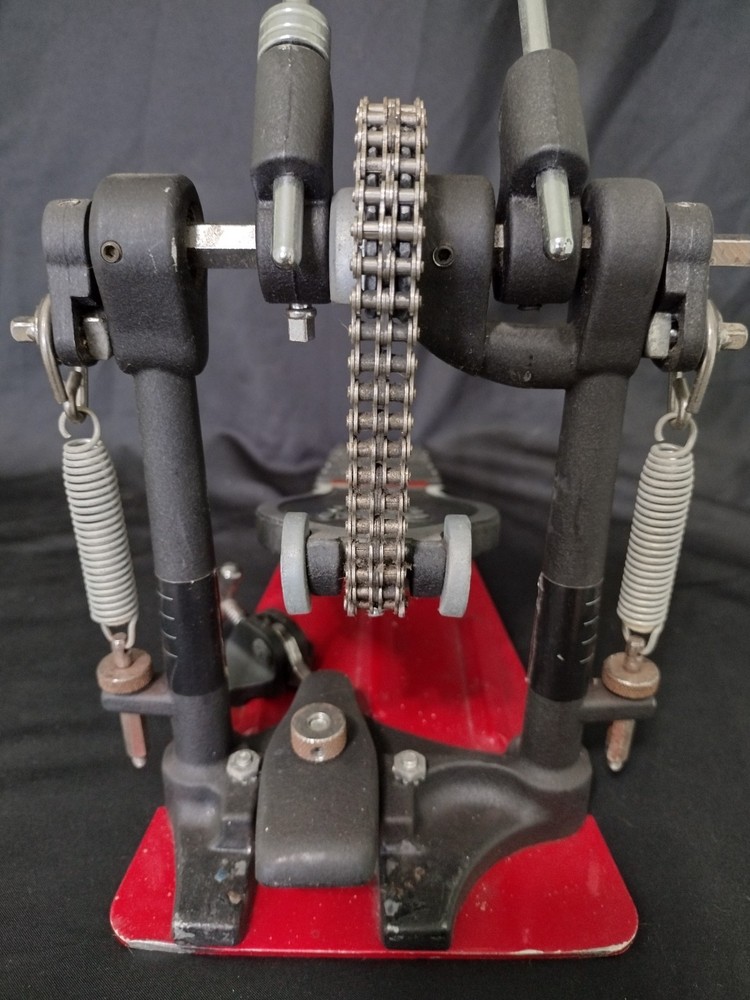 DW 5000 Double Kick Pedal w Drumhead Patch