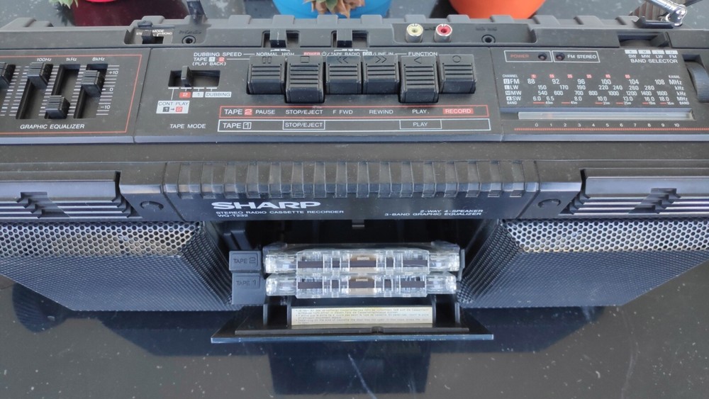 Sharp WQ-T232(H)BK BoomBox