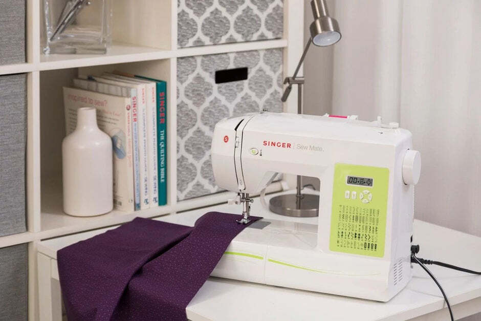 Singer Sew Mate 5400 Sewing Machine - Pre-Owned
