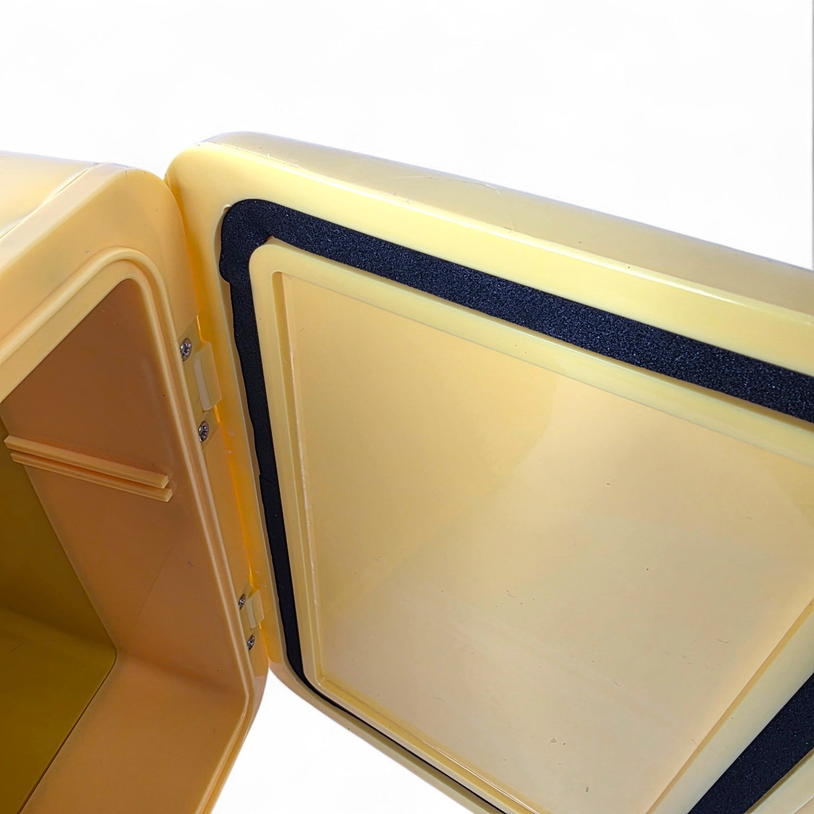 Fortnite Peely Nana Nana 6 Can Mini Fridge Yellow Portable Cooler WM-MIN6-FN