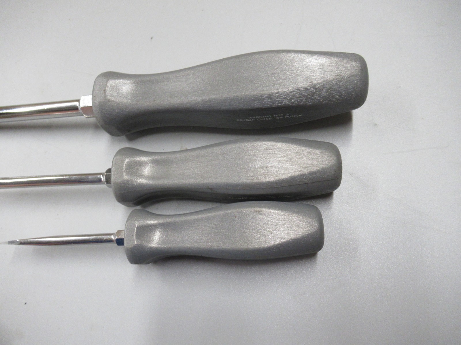 Set of 3 Snap-On SDD Flat-Head Gray Hard Handle Screwdrivers SDD2 SDD4 SDD8