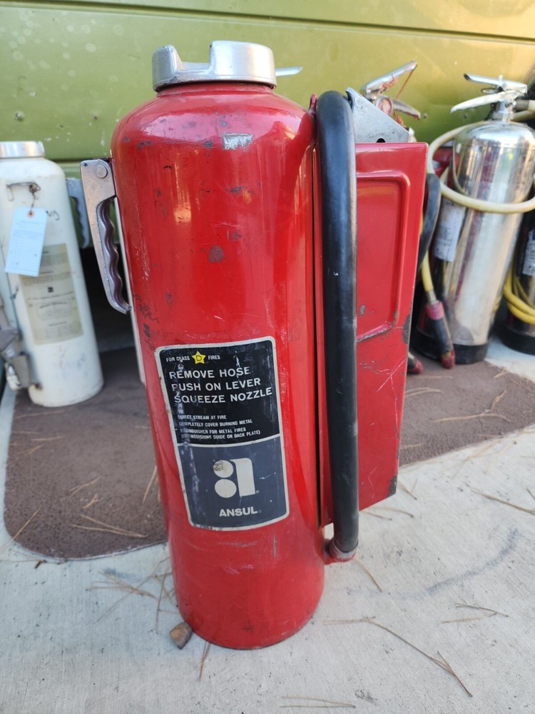 ANSUL 30LB CLASS D FIRE EXTINGUISHER. BLACK POWDER. FOR SPECIALIZED