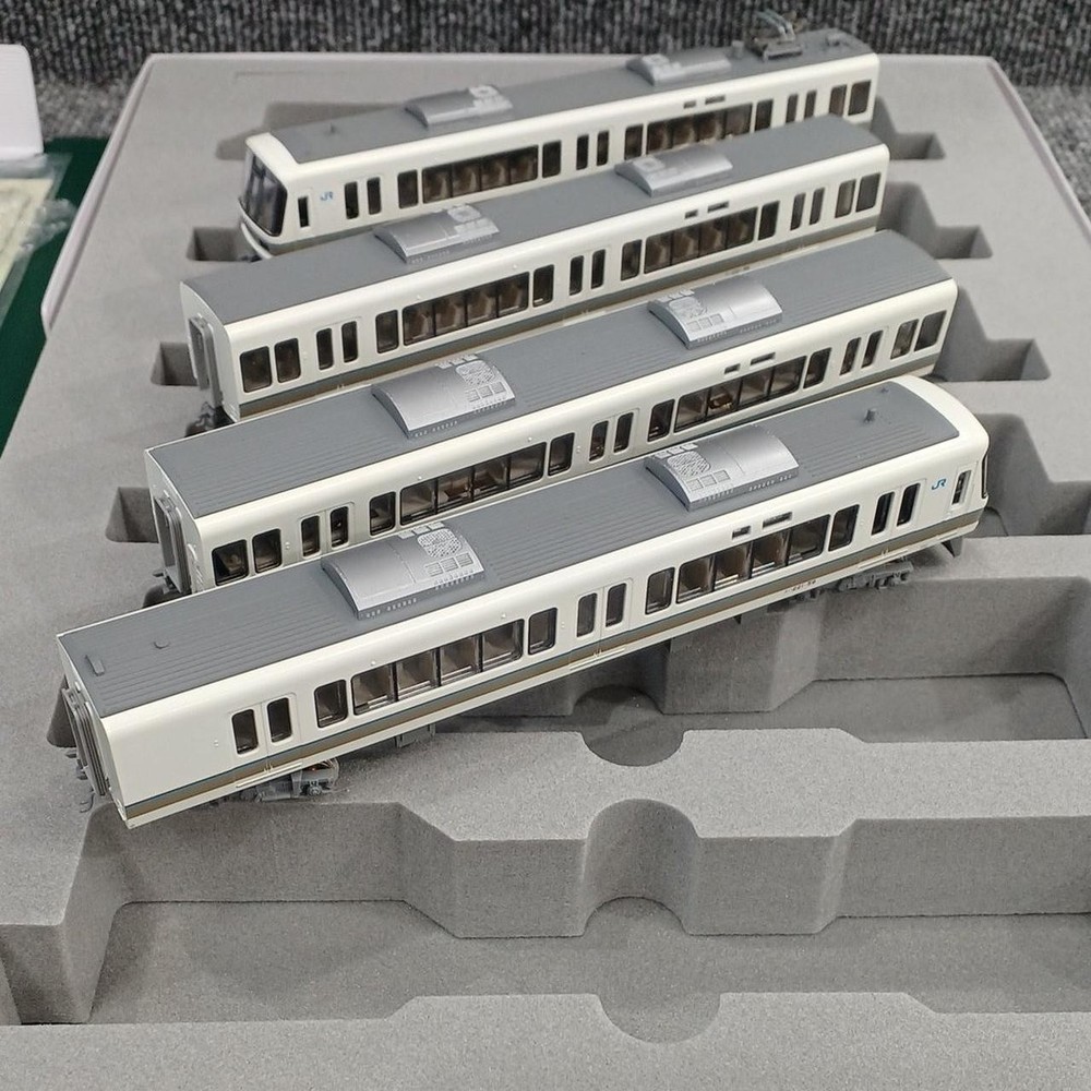 KATO 10-435 Series 221 4-Car Basic Set Electric Train