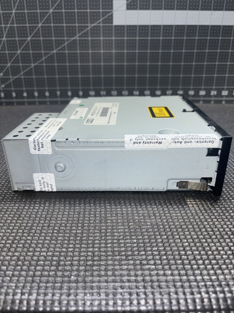 2009-2011 AUDI A5 - 6 DISC CD Changer 4E0035110A