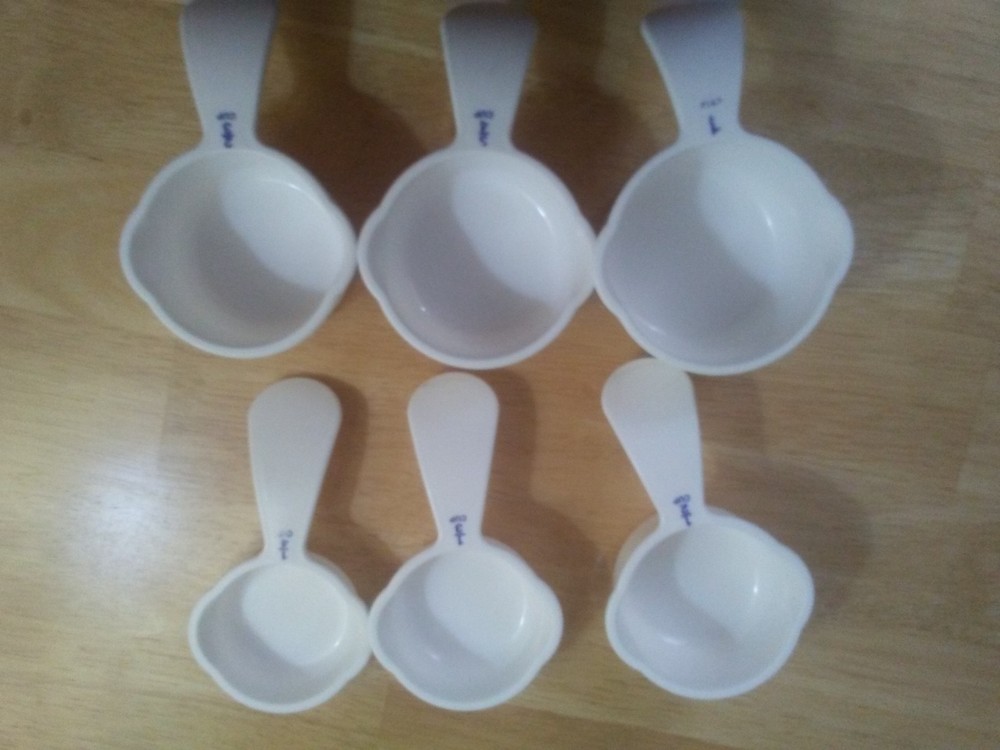 Tupperware curved handled measuring cups ergo