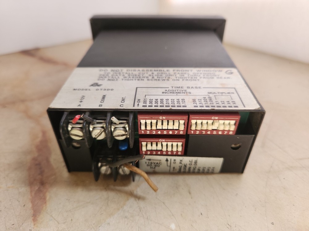 RED LION CONTROLS DT3D0 TACHOMETER