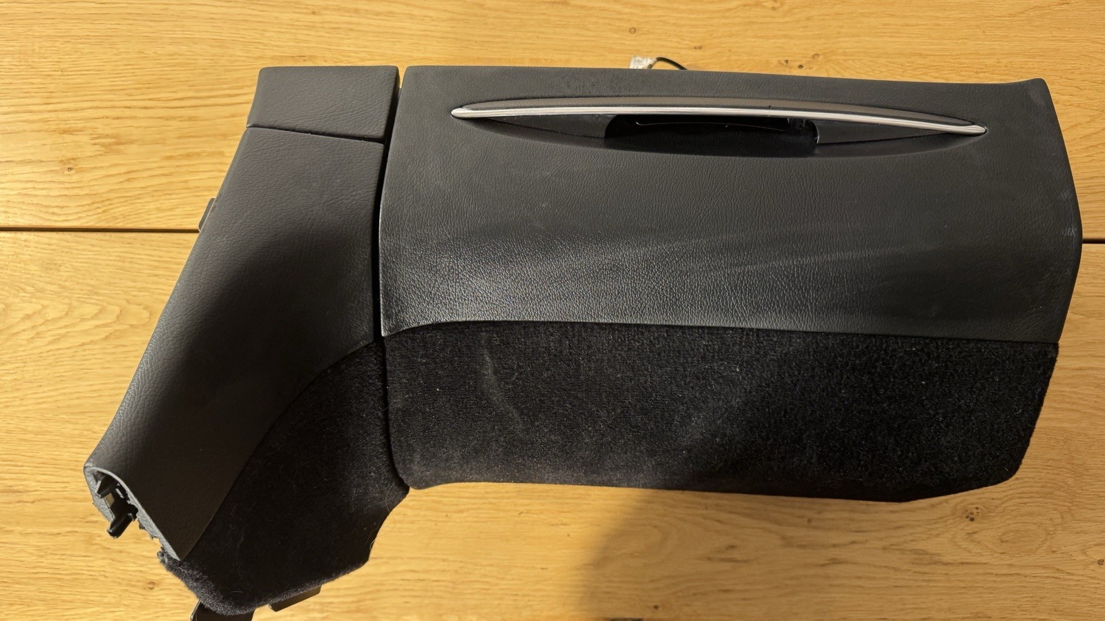 03-09 MERCEDES W209 CLK320 CLK550 DASHBOARD GLOVE BOX STORAGE COMPARTMENT W/AUX