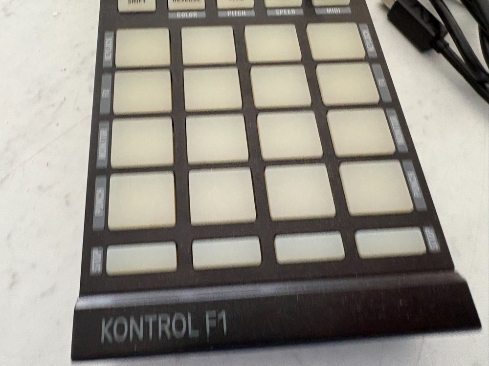 Native Instruments Traktor Kontrol F1