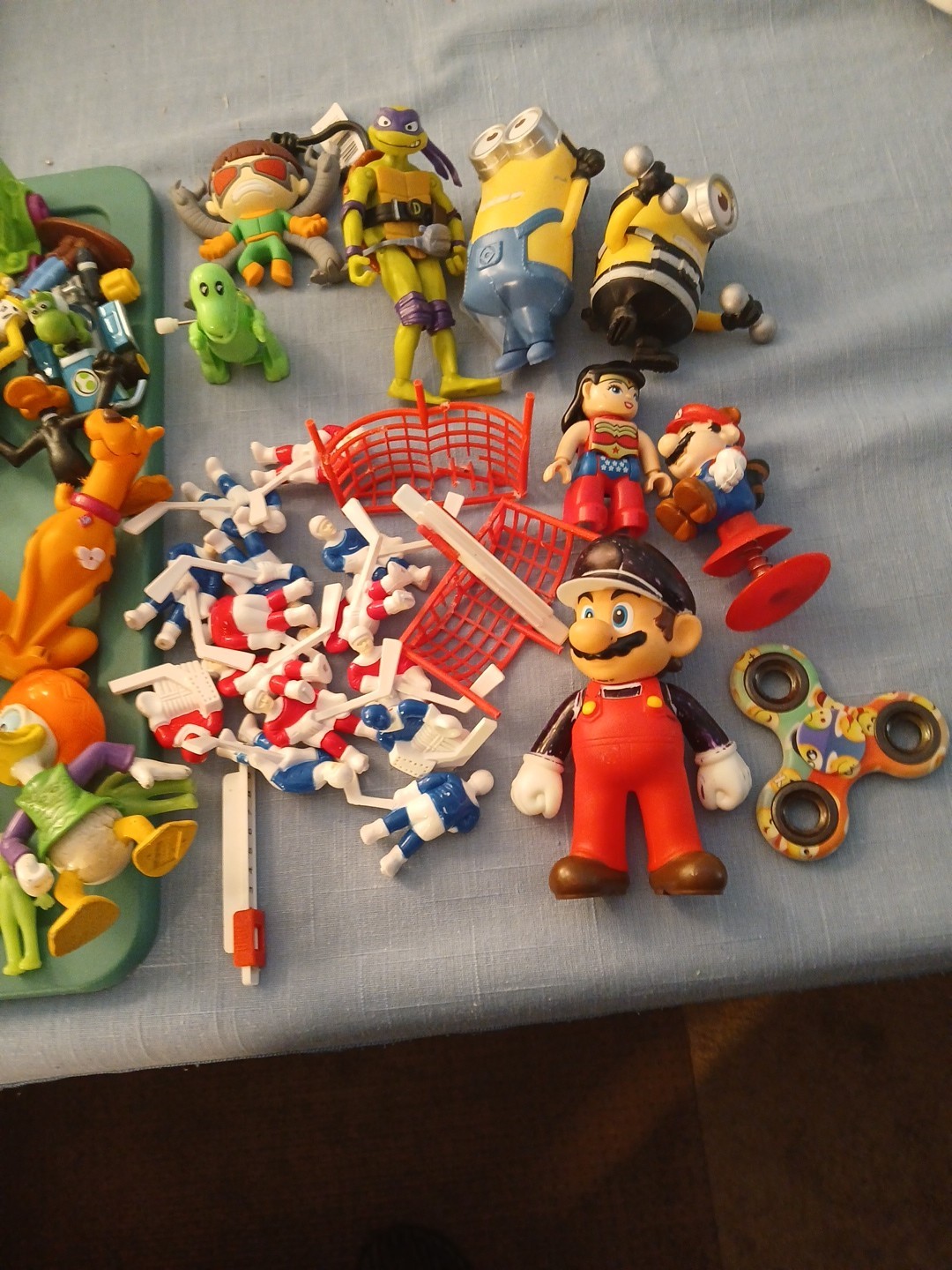 Large Lot of Asst toy fun figures,disney n others big lot L@@@@k