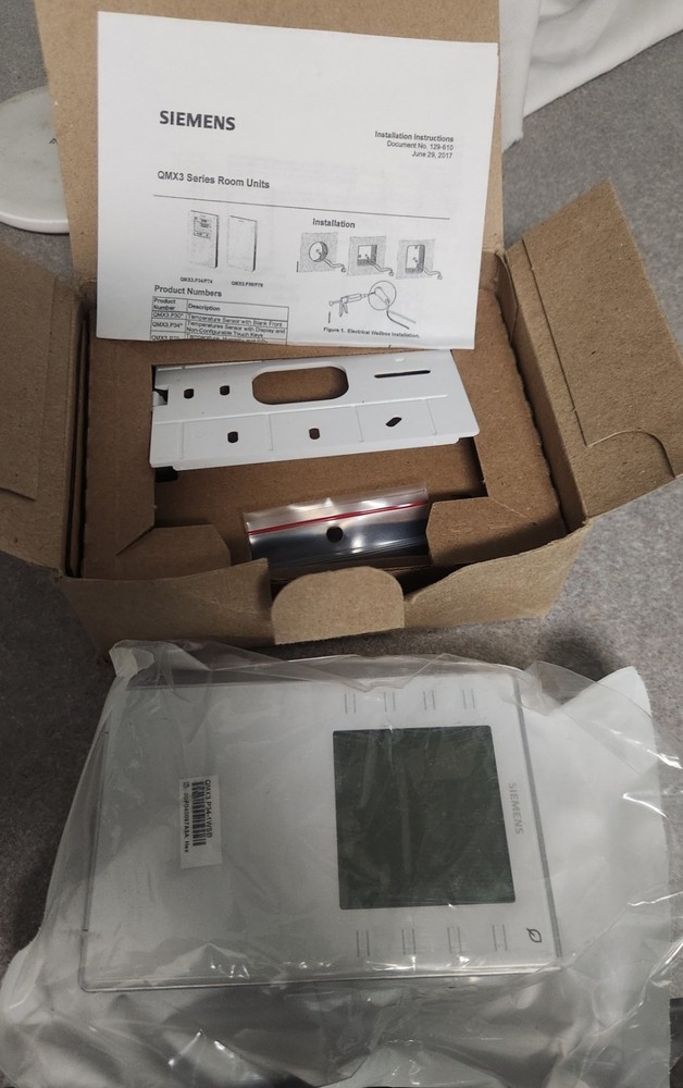 Siemens QMX3.P34-1WSB TEMPERATURE SENSOR W/ Display *NEW*