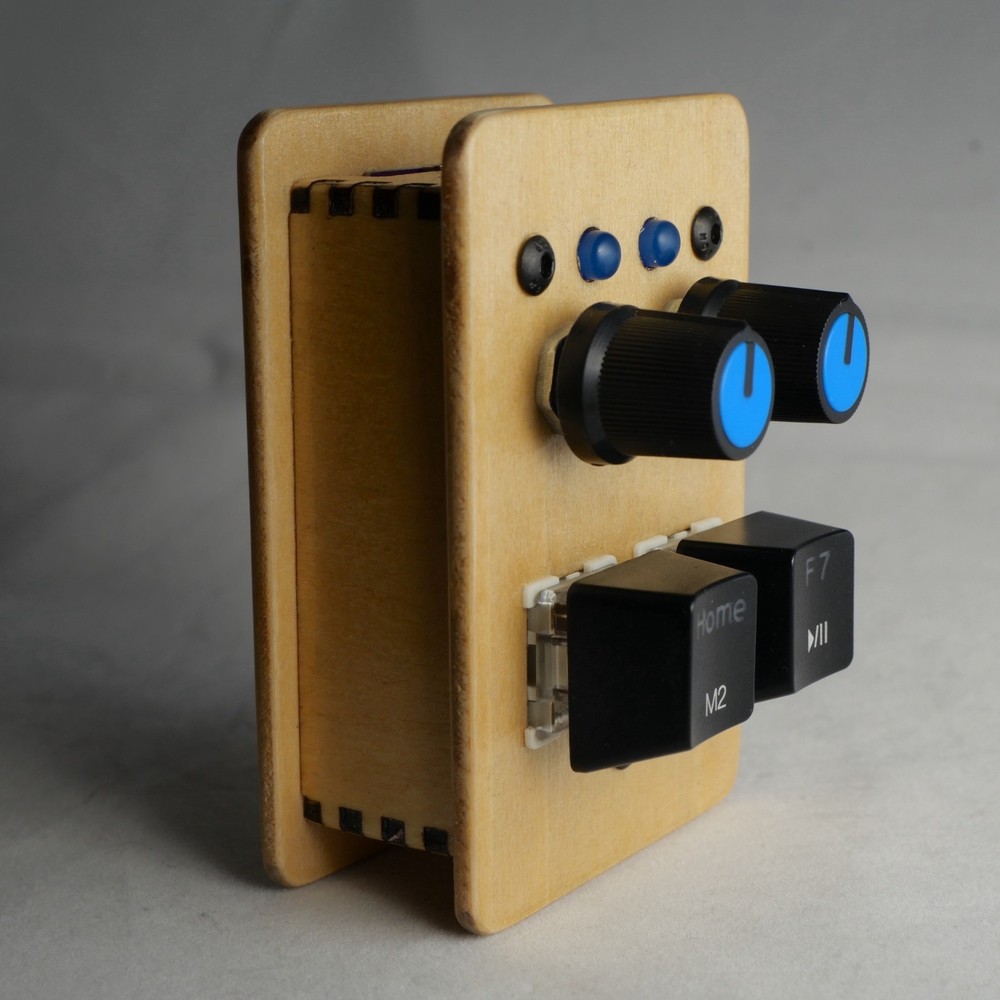 madMidiMiniClassicPlus Midi Controller 2 buttons, 2 potentiometers, 2 LEDs