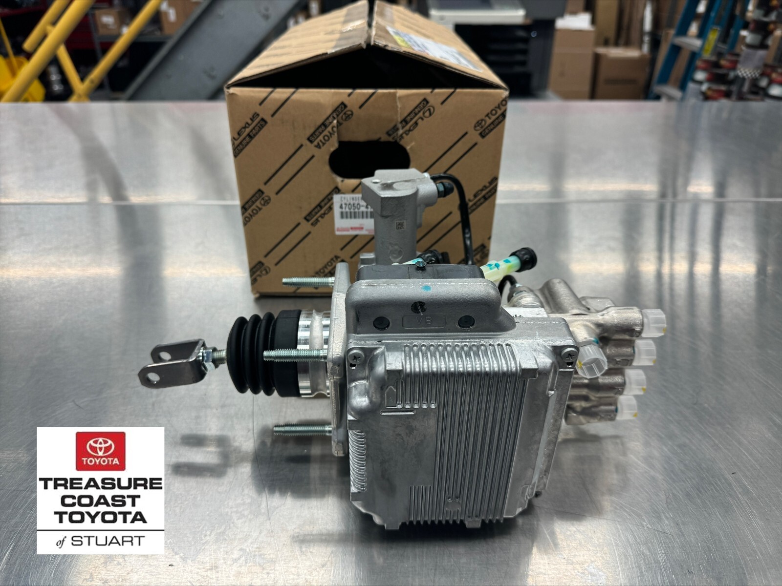 NEW OEM TOYOTA 14-15 PRIUS BRAKE BOOSTER ASSEMBLY W/MASTER CYLINDER 47050-47310