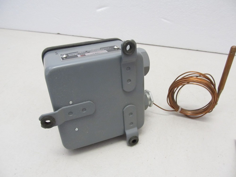 Johnson Controls A19ANC-1C Remote Bulb Temp Control w/ Rainproof Enclosure