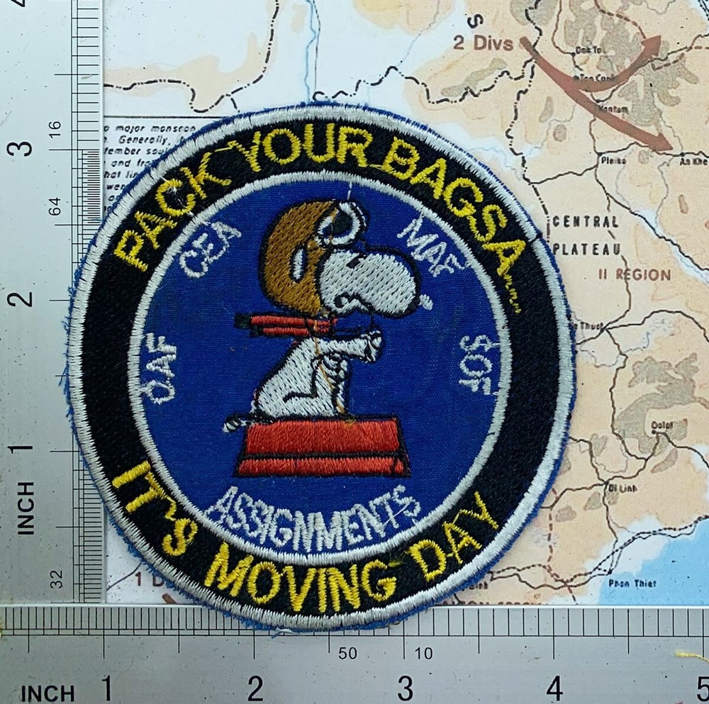 Patch , usaf , us air force patch , snoopy dog , it moving day , p2-8 ,