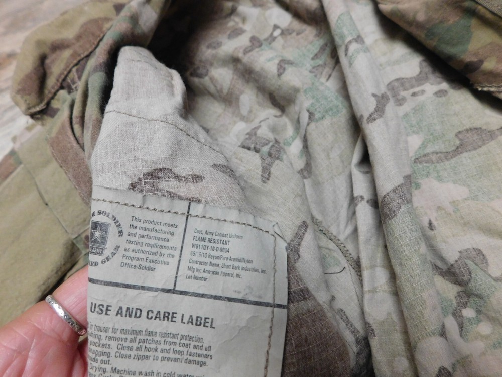 US ARMY MULTICAM FLAME RESISTANT TOP COAT SIZE MEDIUM - REG