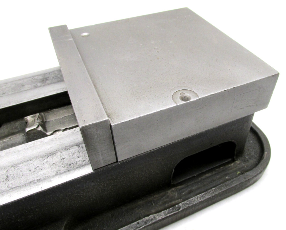 KURT ANGLOCK 6" MILLING MACHINE VISE w/ JAWS - #D60