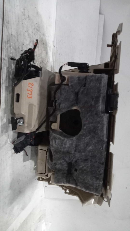 Q5 2018 Glove Box 543224