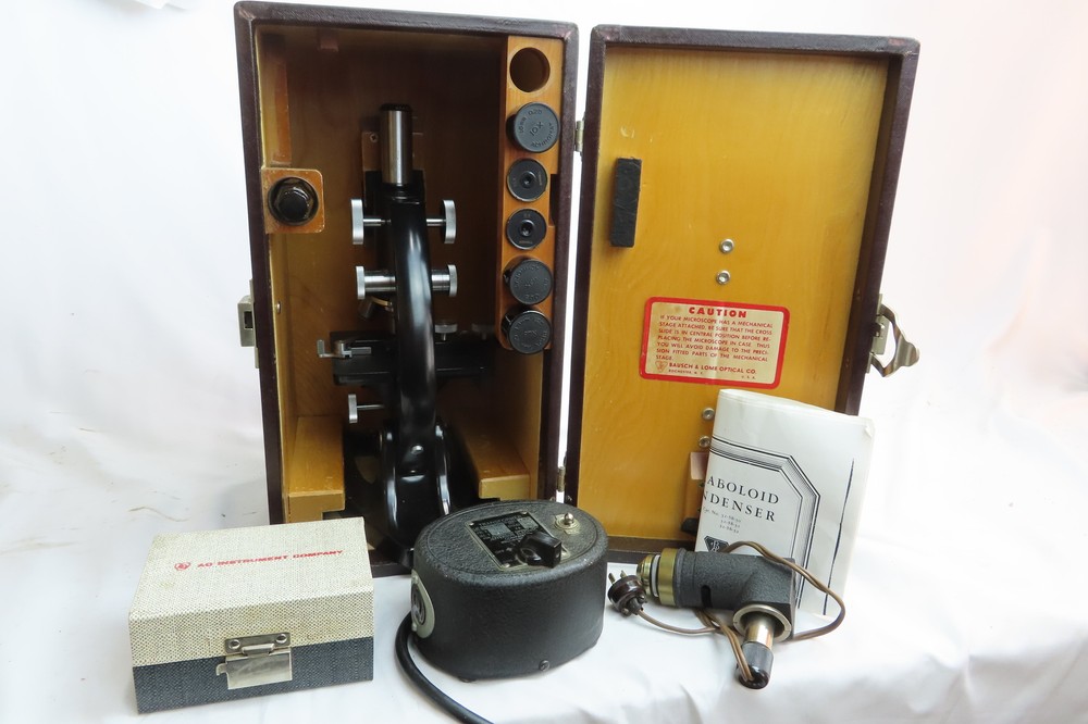 BAUSCH & LOMB Student MICROSCOPE WK9436 w/Case Extra Eyepices