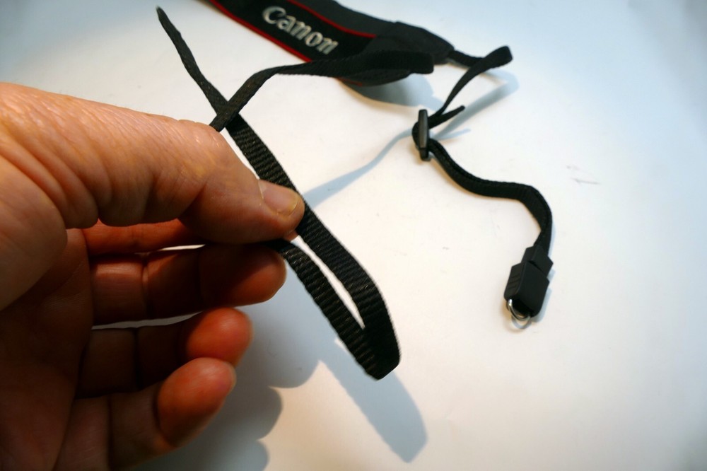 Canon EOS Digital Camera Neck Shoulder Strap - missing buckle at the end