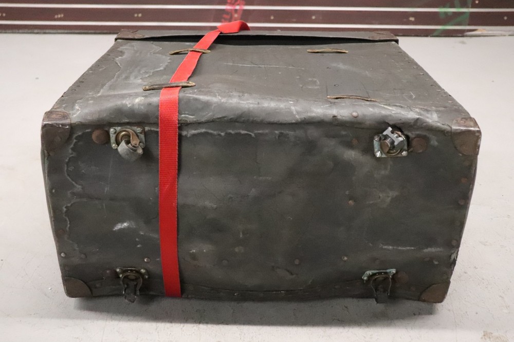 Fiber Hardware Case 23x11x21 Vintage