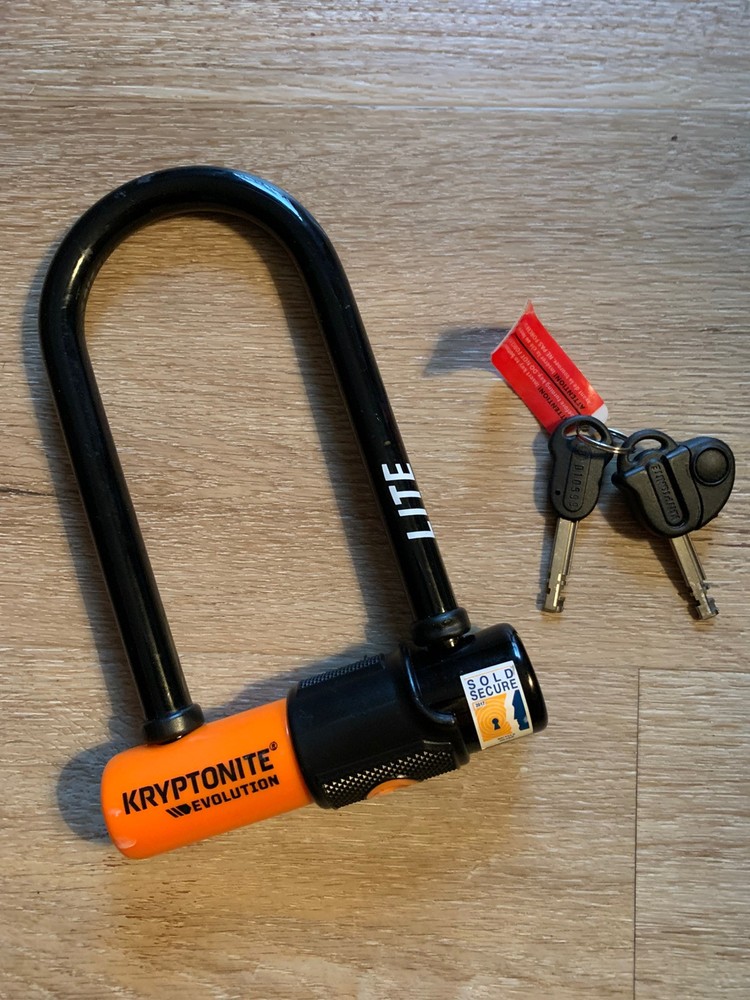 KRYPTONITE~EVOLUTION LITE MINI LOCK 6~ANTI-THEFT~U LOCK~KEYS & 1 WITH LIGHT EUC.