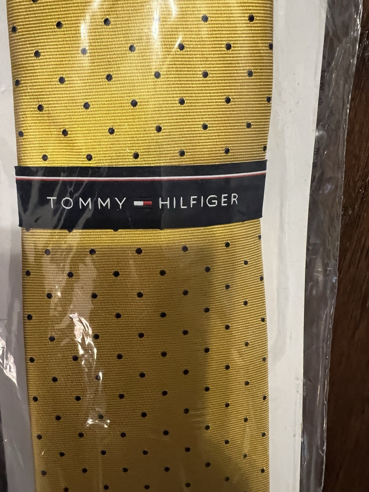 Tommy Hilfiger Men’s Silk Tie, Yellow with Navy Dots, New MSRP $69.50