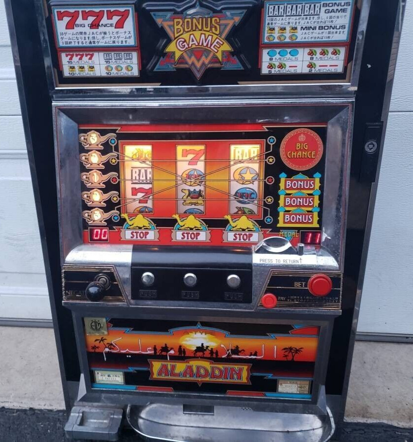 TOKEN SLOT MACHINE ALADDIN 1995