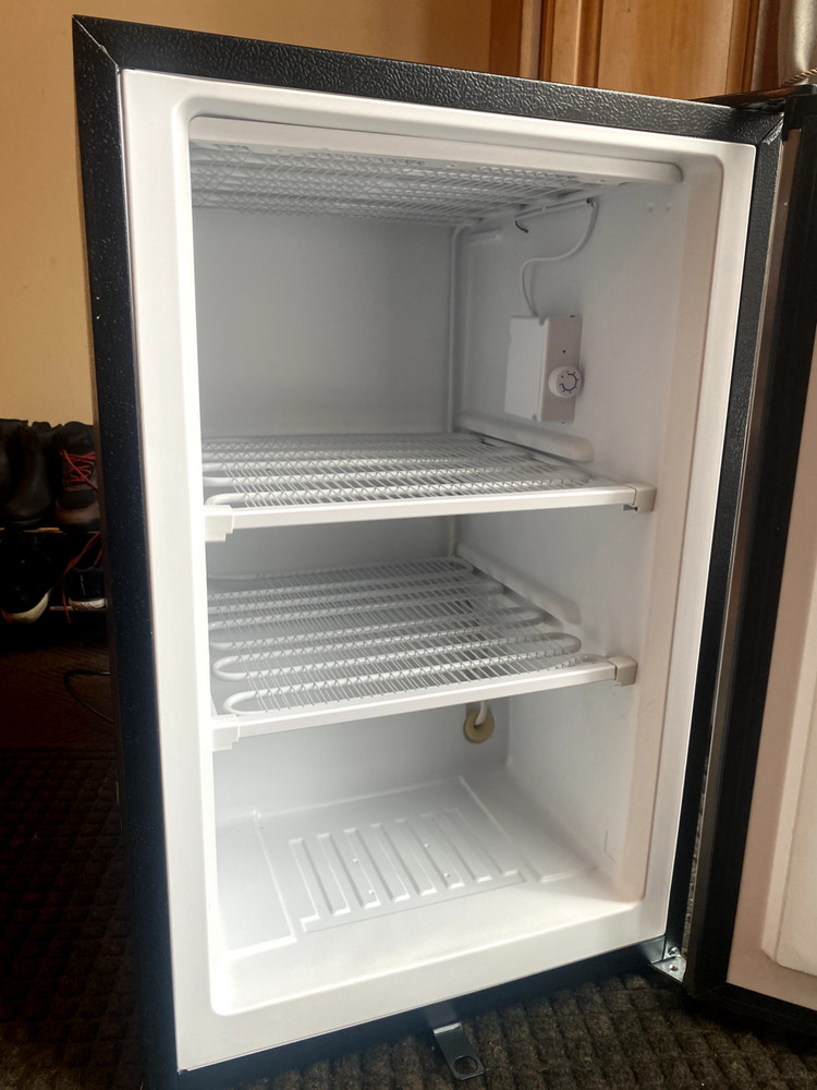 hOmeLabs Compact 3.0 Cu Ft Freestanding Locking Mini Freezer