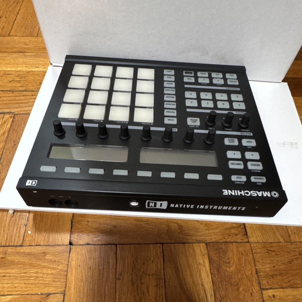 Native Instruments Maschine Sampler & Sequencer, 16 Pad Triggers, Black, USB Out