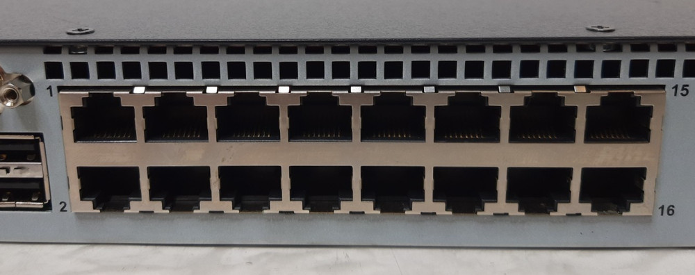 HP Server Console Switch G2 0x2x16 (AF618A) KVM Switch 16-Port