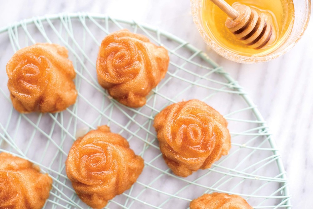 Rosebud Cakelet 2.25 Cup Capacity Toffee
